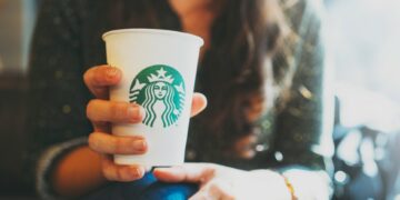 Strategi Starbucks Mempertahankan Loyalitas Pelanggan Terminal Mojok