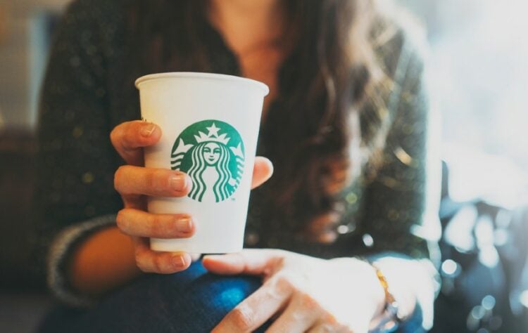 Strategi Starbucks Mempertahankan Loyalitas Pelanggan Terminal Mojok