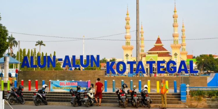 Sama-sama Direvitalisasi, Berikut Ini 4 Hal yang Ada di Alun-alun Tegal tapi Tidak Ditemui di Alun-alun Utara Jogja
