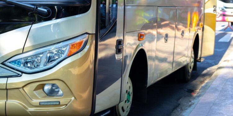 Bus AKAP (Unsplash.com)