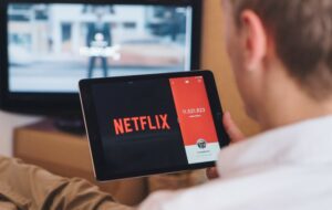 10 Film Semi Terbaik di Netflix yang Nggak Cuma Jual Adegan Seks