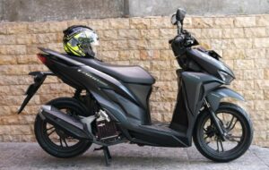 3 Kesalahan Parkir Motor di Dalam Rumah yang Sebaiknya Dihindari