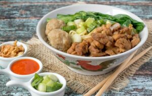 4 Warung Mi Ayam Andalan Mahasiswa Universitas Sebelas Maret
