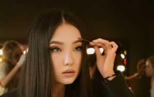 5 Kesalahan Membuat Alis yang Sering Dilakukan Perempuan