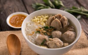5 Rekomendasi Warung Bakso Paling Enak di Bandung