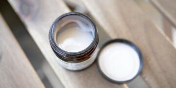 Baby Cream, Solusi Merawat Kulit Kering buat Kaum Mendang-Mending Terminal Mojok