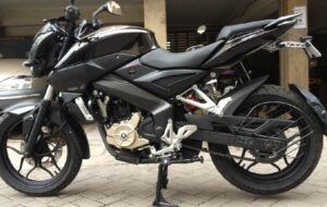 Kawasaki Bajaj Pulsar 200NS: Motor Tarikan Gila Berbusi Tiga