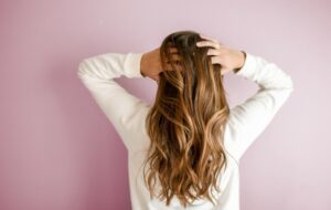 Beda Smoothing dan Rebonding yang Perlu Kamu Tahu biar Nggak Salah Ambil Perawatan di Salon