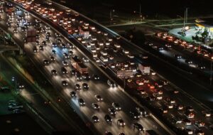 Pengendara Motor yang Sering Membunyikan Klakson Itu Justru Pengendara yang Paling Waspada
