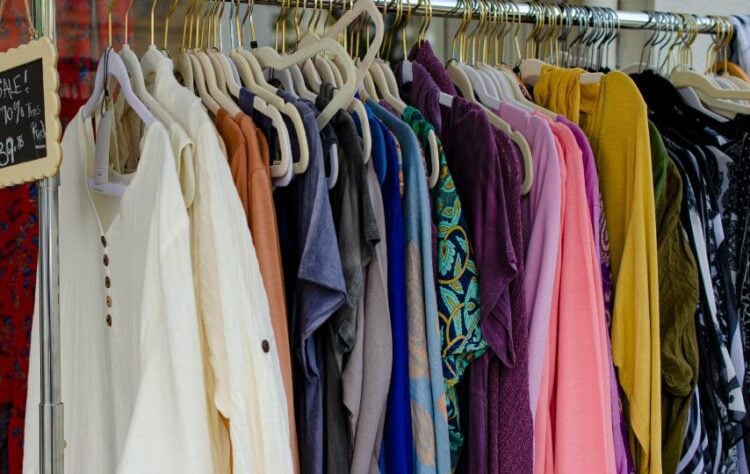 Rekomendasi 5 Toko Baju Thrift Terpercaya di Shopee Terminal Mojok