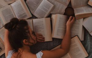 Rekomendasi Novel yang Cocok Dibaca Saat Ingin Menangis Sesenggukan