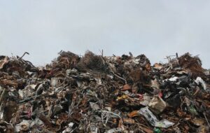 Apakah Anjuran Membuang Sampah pada Tempatnya Masih Relevan?