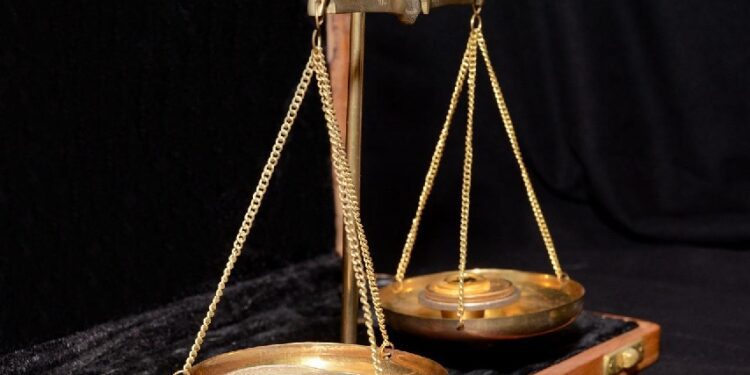 Membandingkan Jeje Slebew dengan Cinta Laura Itu Bodoh