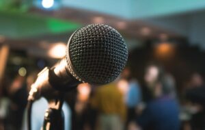 5 Lagu Dangdut yang Wajib Dinyanyikan Saat Pergi Karaokean Bersama Teman