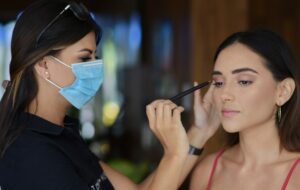 5 Sisi Gelap Dunia Makeup Artist