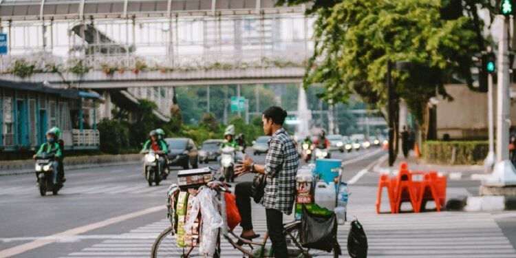 7 Hal Normal di Jakarta tapi Dianggap Aneh di Daerah Lain Terminal Mojok