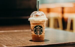 7 Orang yang Sebaiknya Nggak Ngopi di Starbucks