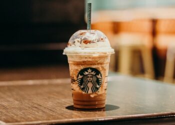 7 Orang yang Sebaiknya Nggak Ngopi di Starbucks Terminal Mojok