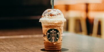 7 Orang yang Sebaiknya Nggak Ngopi di Starbucks Terminal Mojok