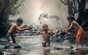 Anak Bungsu dan Anak Sulung Nggak Ada Bedanya, Sama-sama Remuk Dihajar Keadaan
