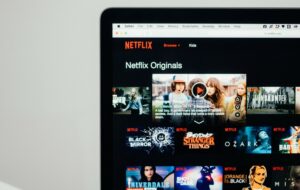 Cukup Sekali Seumur Hidup, 10 Serial Netflix yang Nggak Perlu Ditonton Ulang