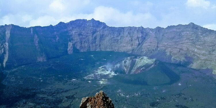 Misteri Gunung Raung dan Kisah Seram Kerajaan Macan Putih