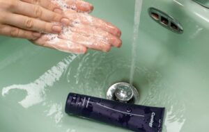Kebiasaan Ngirit Skincare yang Sebaiknya Dihentikan