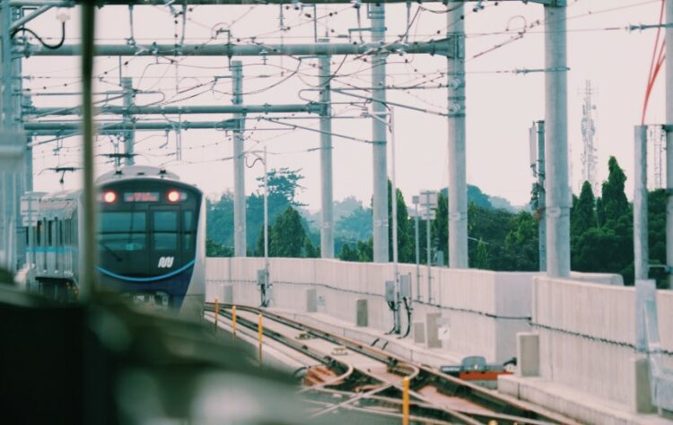 Membangun MRT di Surabaya Memang Ideal, tapi Kurang Masuk Akal Terminal Mojok