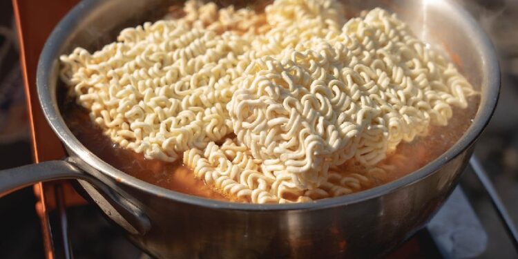 4 Mekanisme Bertahan Hidup Anak Kos yang Bisa Dicoba Jika Harga Mi Instan Naik Beneran