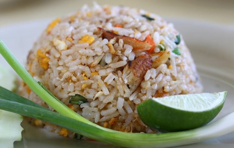Kenapa ya Nasi Jadi Makanan Pokok Orang Indonesia?