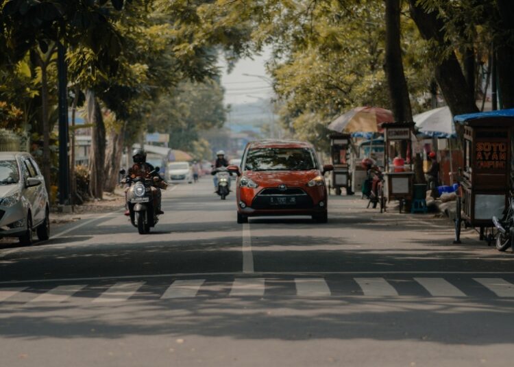 Kota Malang Hari Ini: Problem Kemacetan dan Tamu-tamu Peradaban angkot surabaya