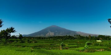 5 Hal Unik yang Hanya Bisa Kita Jumpai di Kuningan Terminal Mojok