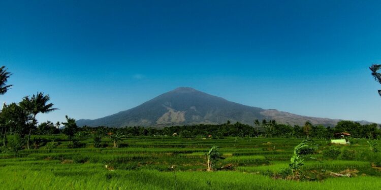 5 Hal Unik yang Hanya Bisa Kita Jumpai di Kuningan Terminal Mojok
