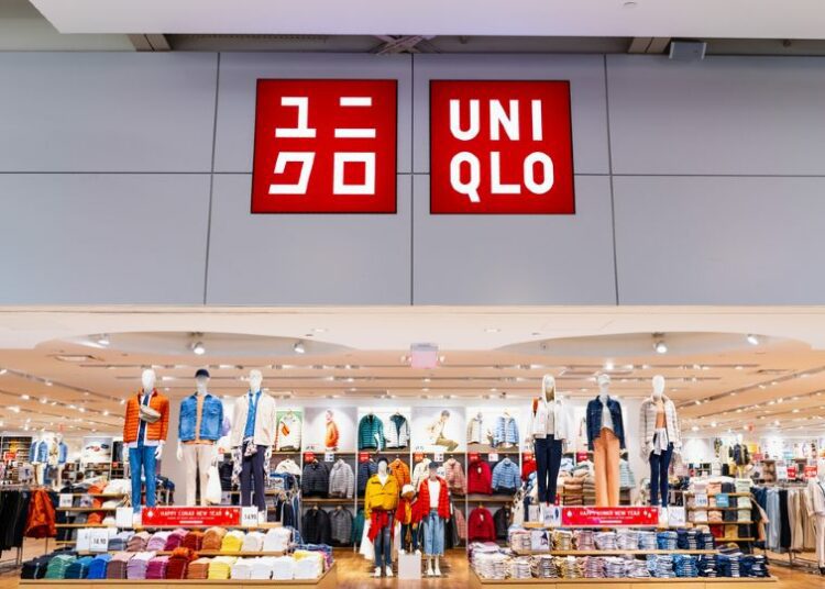 5 Orang yang Sebaiknya Nggak Belanja Baju di Uniqlo Terminal Mojok