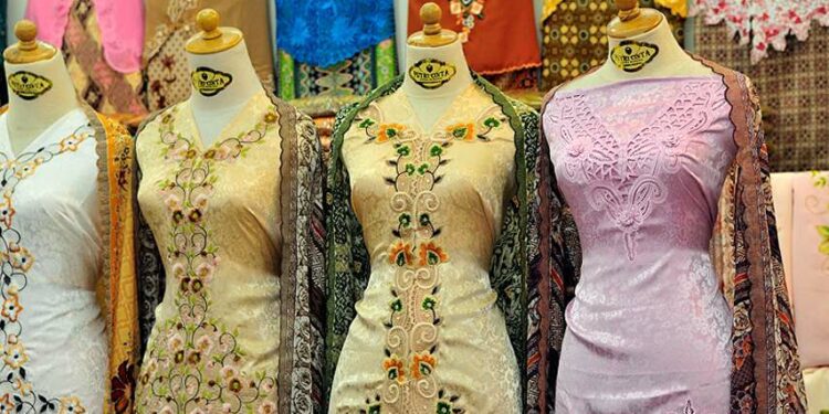 5 Rekomendasi Online Shop Kebaya Murah untuk Kondangan Sampai Tunangan Terminal Mojok