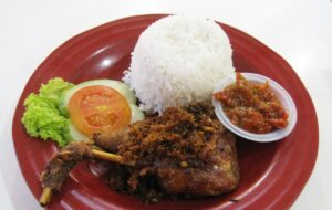 7 Bebek Goreng Paling Enak dan Populer di Surabaya
