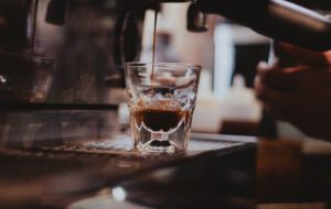 Membongkar Alasan Barista Jogja Diupah Begitu Rendah
