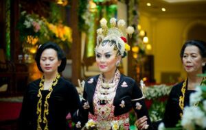 Perbedaan Tata Rias Pengantin Jawa Jogja dan Solo
