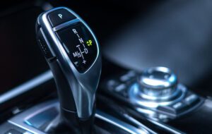 Perempuan Pakai Mobil Matic, Lelaki Harus Pakai Manual, Teori dari Mana Ini?