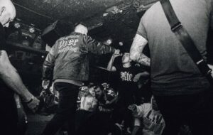 Jangan Percaya kalau Ada yang Bilang Penggemar Musik Metal Setia sama Pasangan, Hoax!