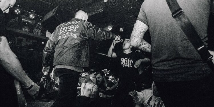 Jangan Percaya kalau Ada yang Bilang Penggemar Musik Metal Setia sama Pasangan, Hoax!