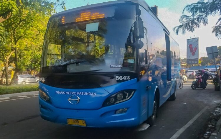 Trans Metro Pasundan Rute Jatinangor-Dipatiukur Ongkos Masuk Akal, tapi Waktu Tempuhnya Lama Terminal Mojok