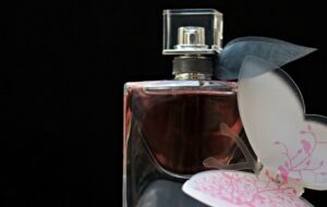 4 Panduan Memakai Parfum yang Benar Berdasarkan Konsentrat