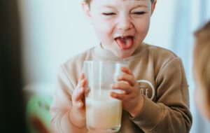 5 Alasan Susu UHT Full Cream Terbaik untuk Anak-anak