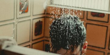 8 Kesalahan Saat Keramas dan Merawat Rambut ala Dok Fin TikTok Terminal Mojok