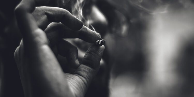 Kenaikan Tarif Cukai Rokok Harus Ditolak, meski Anda Antirokok Sekalipun