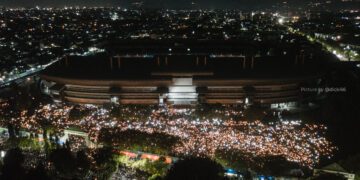 Menyatukan Air Mata untuk Tragedi Kanjuruhan, Memeluk Rival Menyudahi Pertikaian (Foto ini milik: @Dicki66)