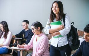 Penampilan Serba Nanggung Khas Mahasiswa S-3 yang Saya Jumpai di Kampus