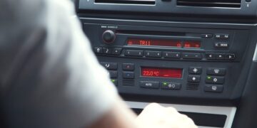 Ketika Warga Surabaya Lebih Percaya Radio ketimbang Polisi