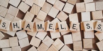 Jangan Kaget Iwan Bule Nggak Mau Mundur, Mana Ada Pemimpin yang Waras dan Legowo